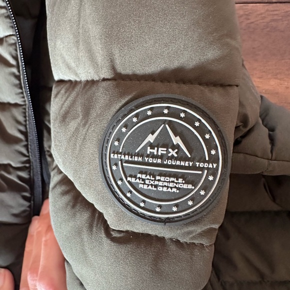 Stylish Green Quilted Puffer Coat - Picture 4 of 5